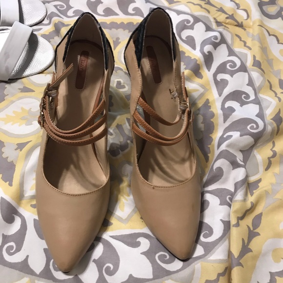 Avon Shoes - Women’s Tan & Black Heel